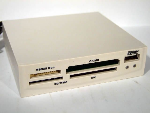 Image of IT Media PC front panel CardReader (IT2512)