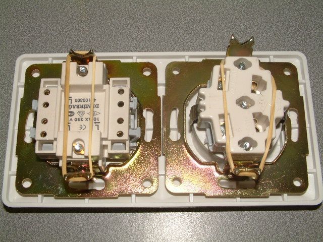 Electrical Outlet and Switch *wall-mount* (IT2032) Image of Electrical Outlet and Switch *wall-mount* (IT2032)