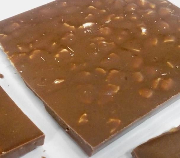 Image of Fin Carré Milk Chocolate with Almond 100g *UTZ FairTrade* (IT12637)