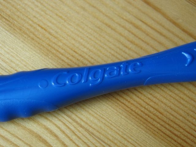 Image of Colgate Deluxe toothbrush *Simple* (IT7150)