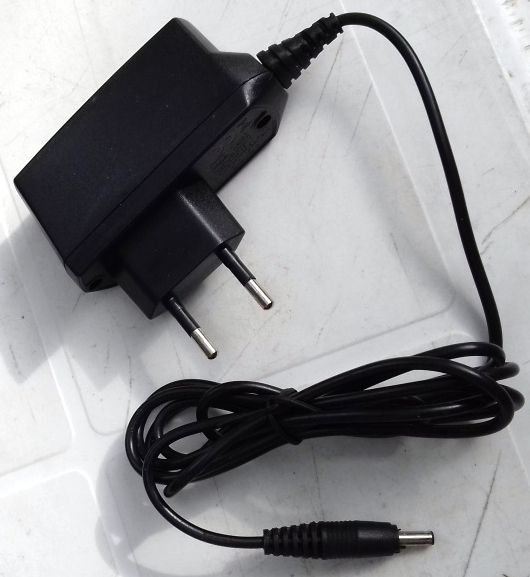 Image of Nokia 100-240V mobile charger, Clone, universal (6230 big) bulk (IT9043)
