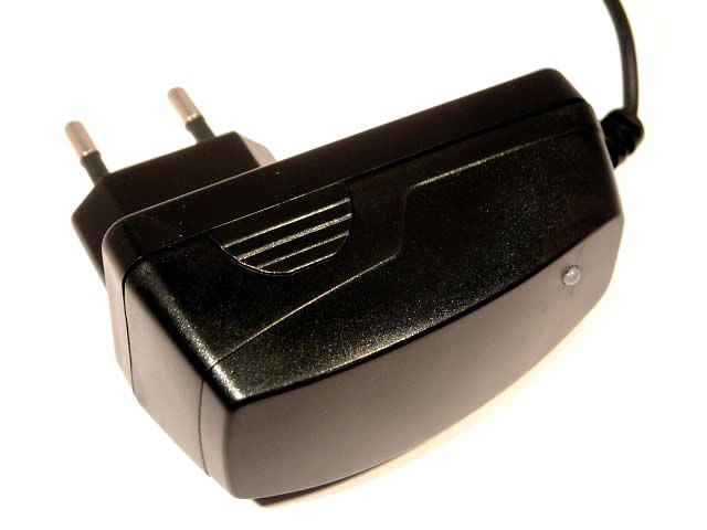 Image of Motorola V525 110-230V mobile charger, noname (IT3096)