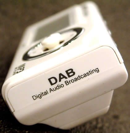 Image of ATMT MP-170 *1GB* MP3 Player + DAB radio *White* INFO! (IT3295)