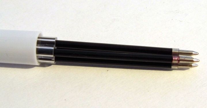 Image of Műanyag toll 4 színű (piros, fekete, kék, zöld) (IT11390)