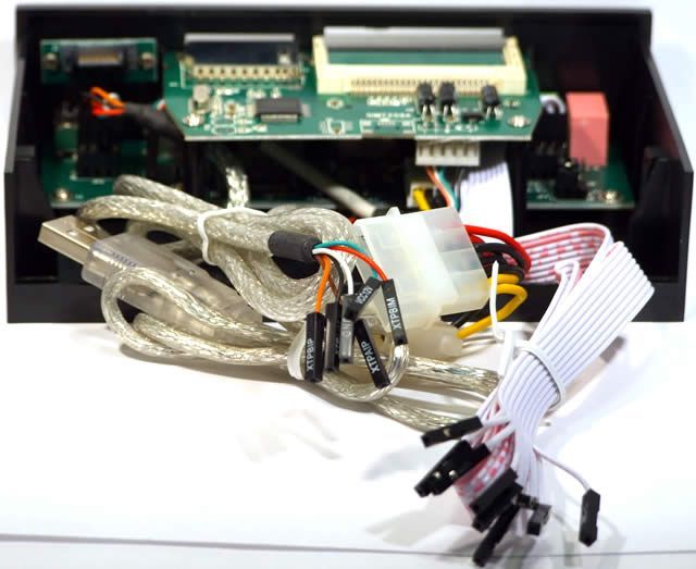 Image of PC Frontpanel CardReader HUB Firewire SATA *White* (IT3730)